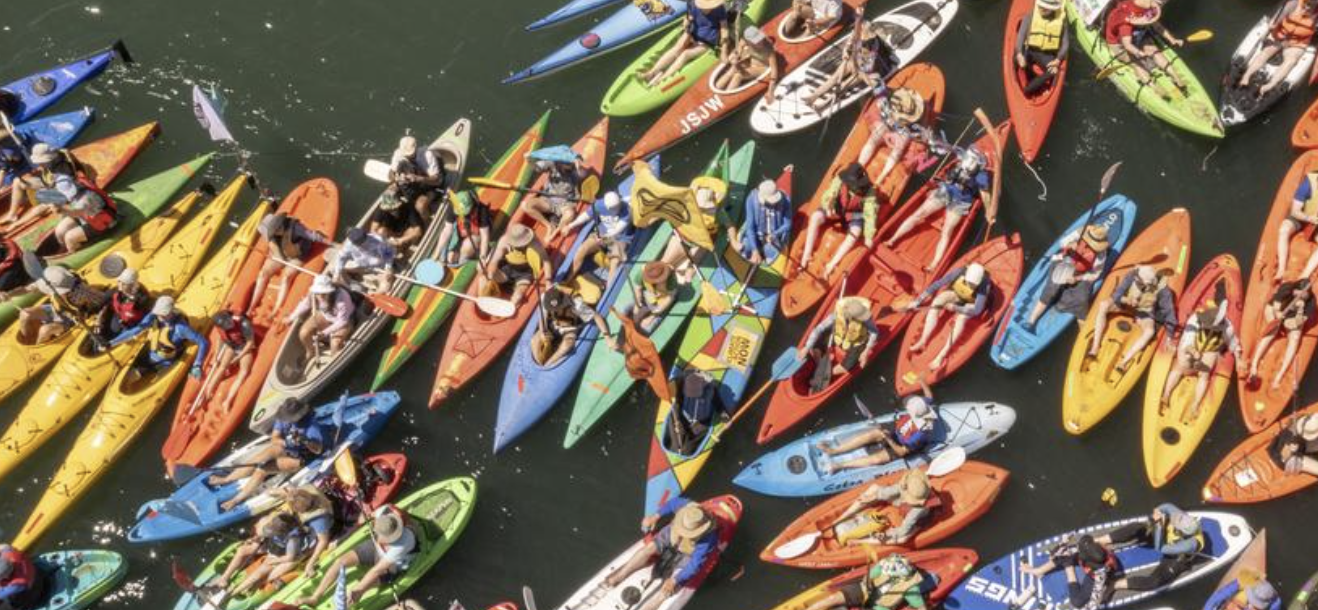 Australia: Over 100 Global Warmers Blockading Coal Port with Kayaks